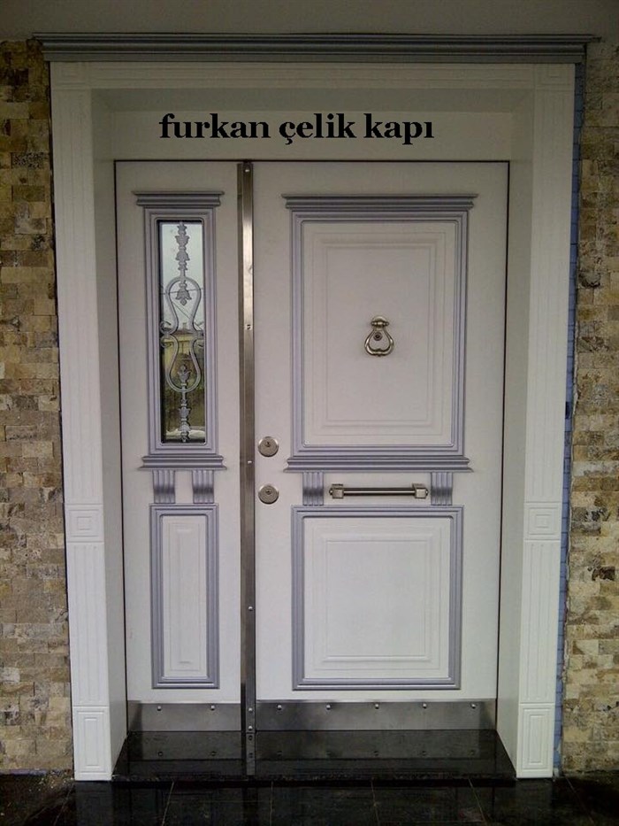 Bina giriş kapısı